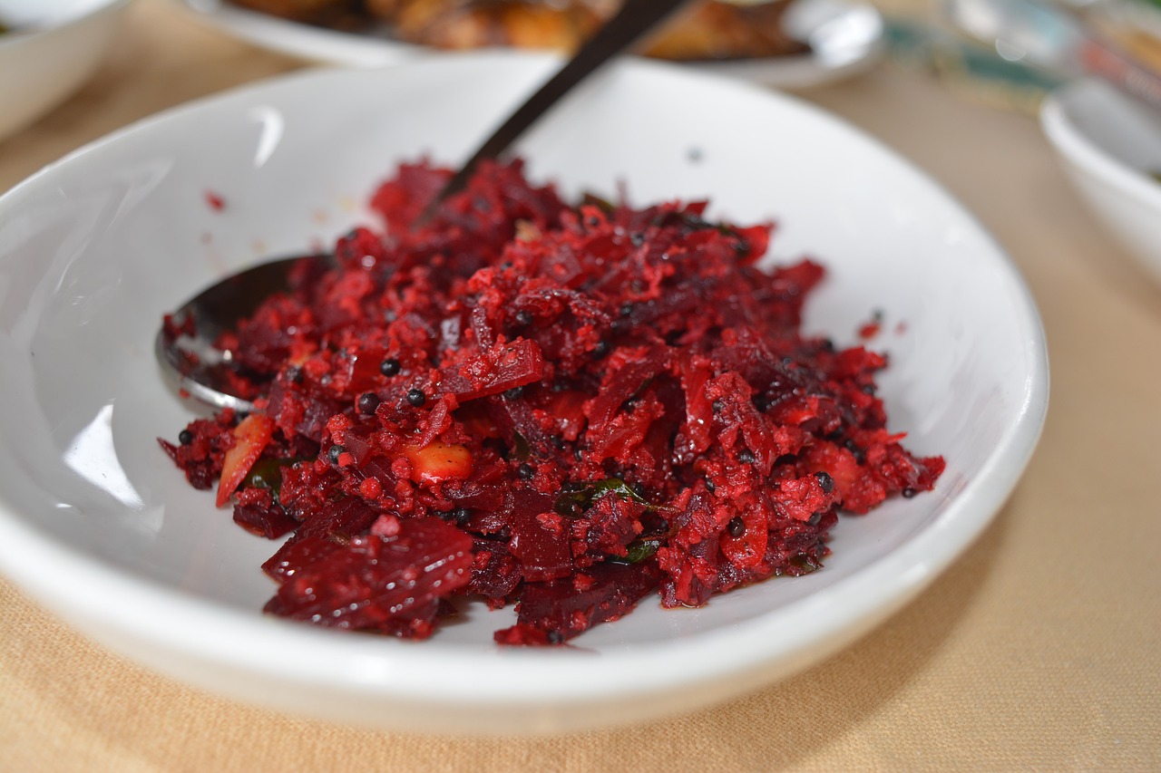 Poskusite eno takoj za večerjo: 11 najboljših nasvetov za zdrave in okusne solate iz rdeče pese!