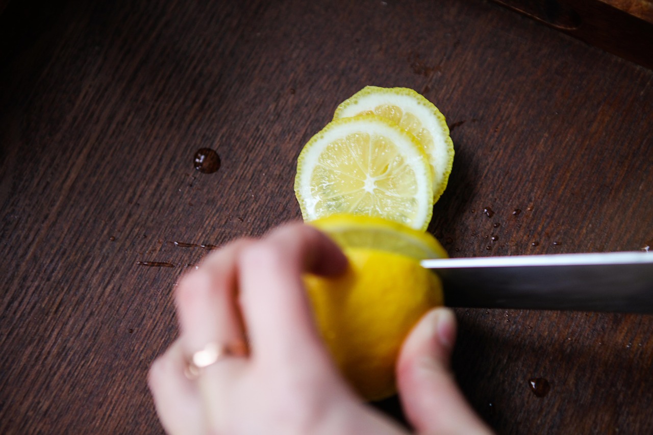 Limone postajajo DRAŽJE: Trik, kako ohraniti svežino 3 MESECE in več ter preprečiti gnitje!