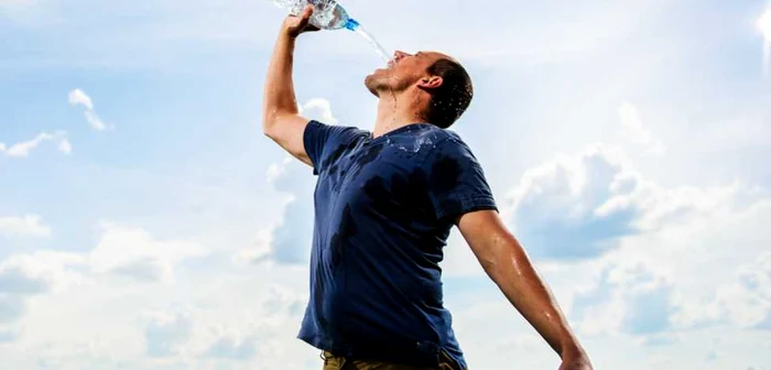 Strokovnjaki nam povedo, kdaj je bolje piti vodo