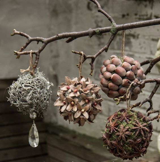 basteln mit Bucheckern Deko-Kugeln zum Aufhängen