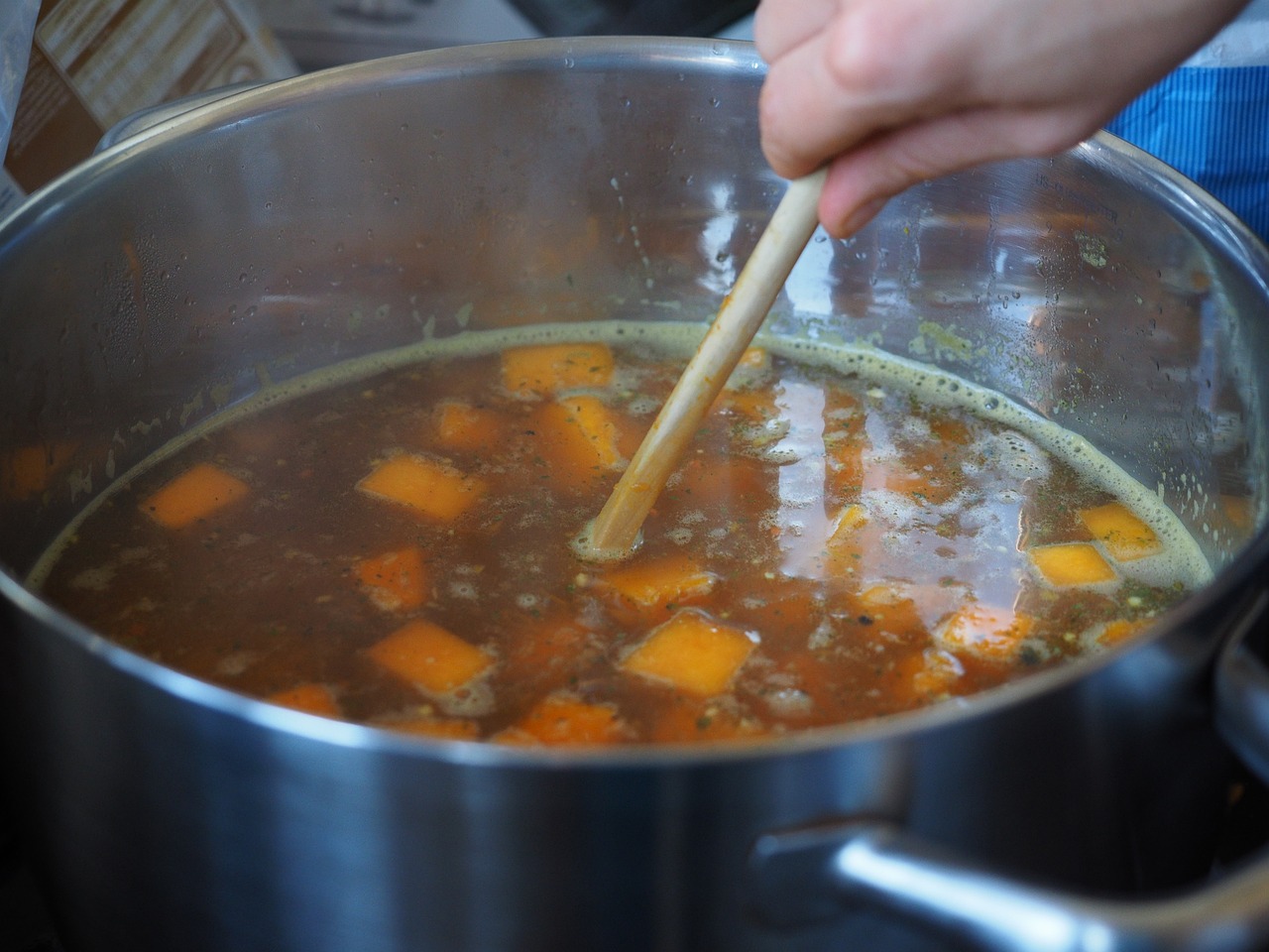 Iskrena domača kosmulja: Starodavni recept naših dedov naj bi v žepu skrival tudi draga zdravila za sklepe!