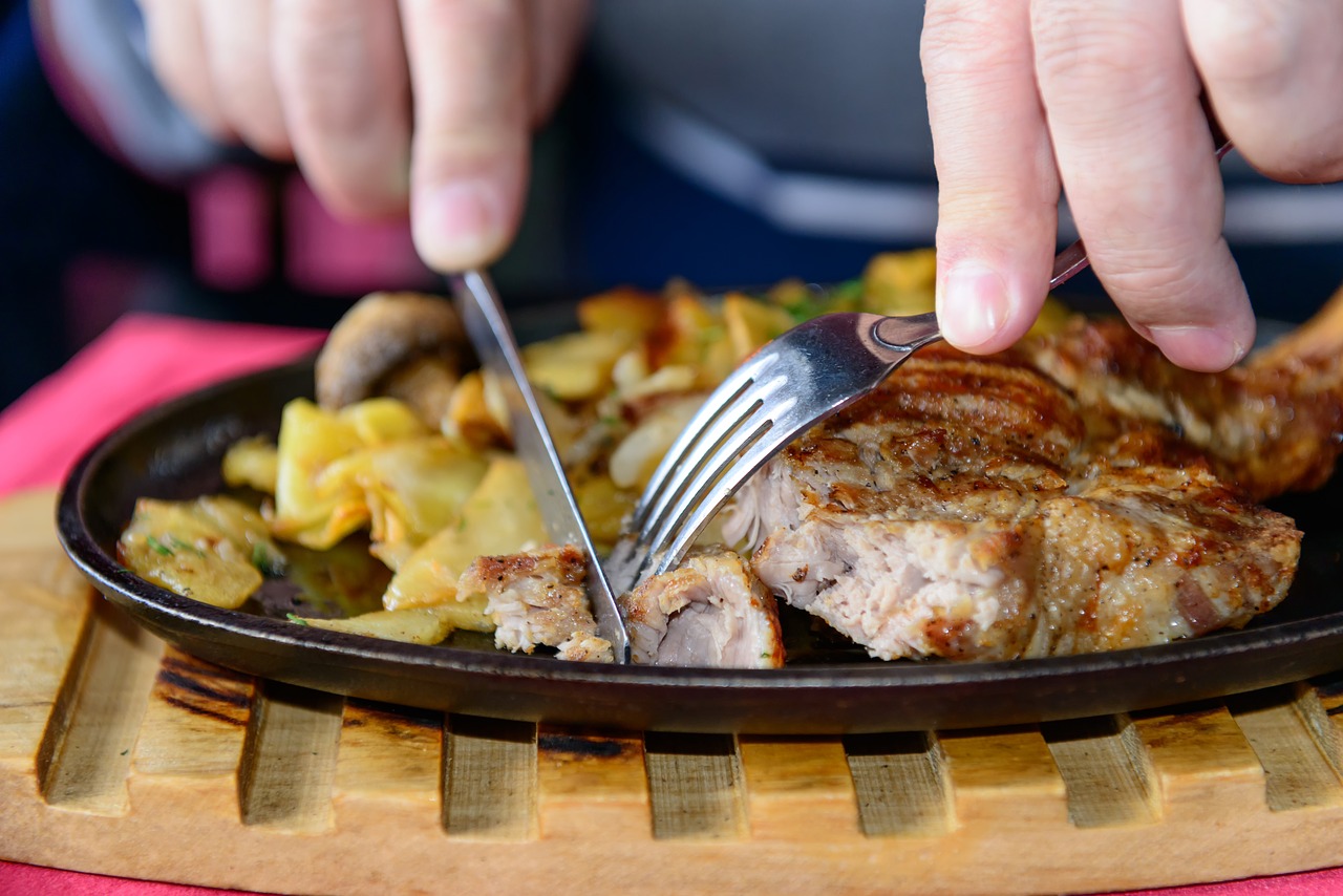 PUBLIC naravni svinjski kotleti: Mehki in zelo sočni - MINUTNI recept za kosilo, kuham ga že 30 let!