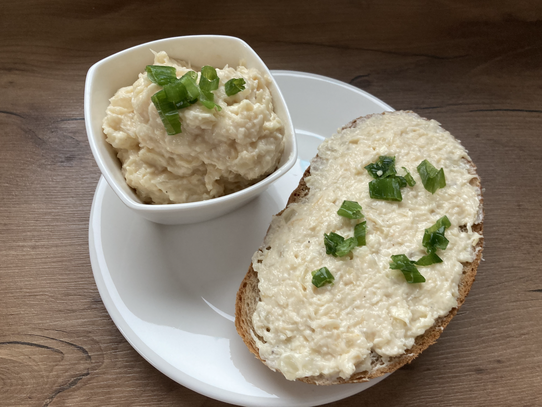 Zdaj mi je zelena bolj všeč kot draga šunka: RECEPT za fantastično okusen in hiter (ne samo) NAMAZ za praznike!