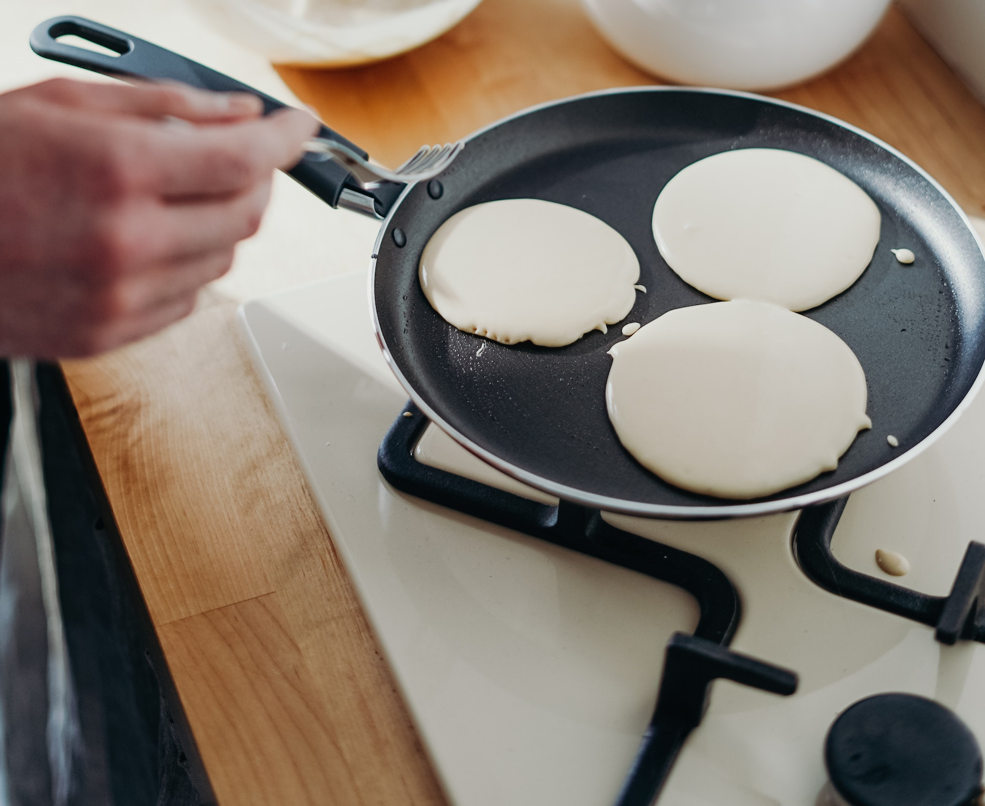 Tako enostavni so, da jih naredim 2x na teden: Hiter in poceni RECEPT za kmečke krompirjeve copate!